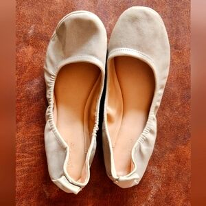Universal Thread Taupe Scrunch Ballet Flats